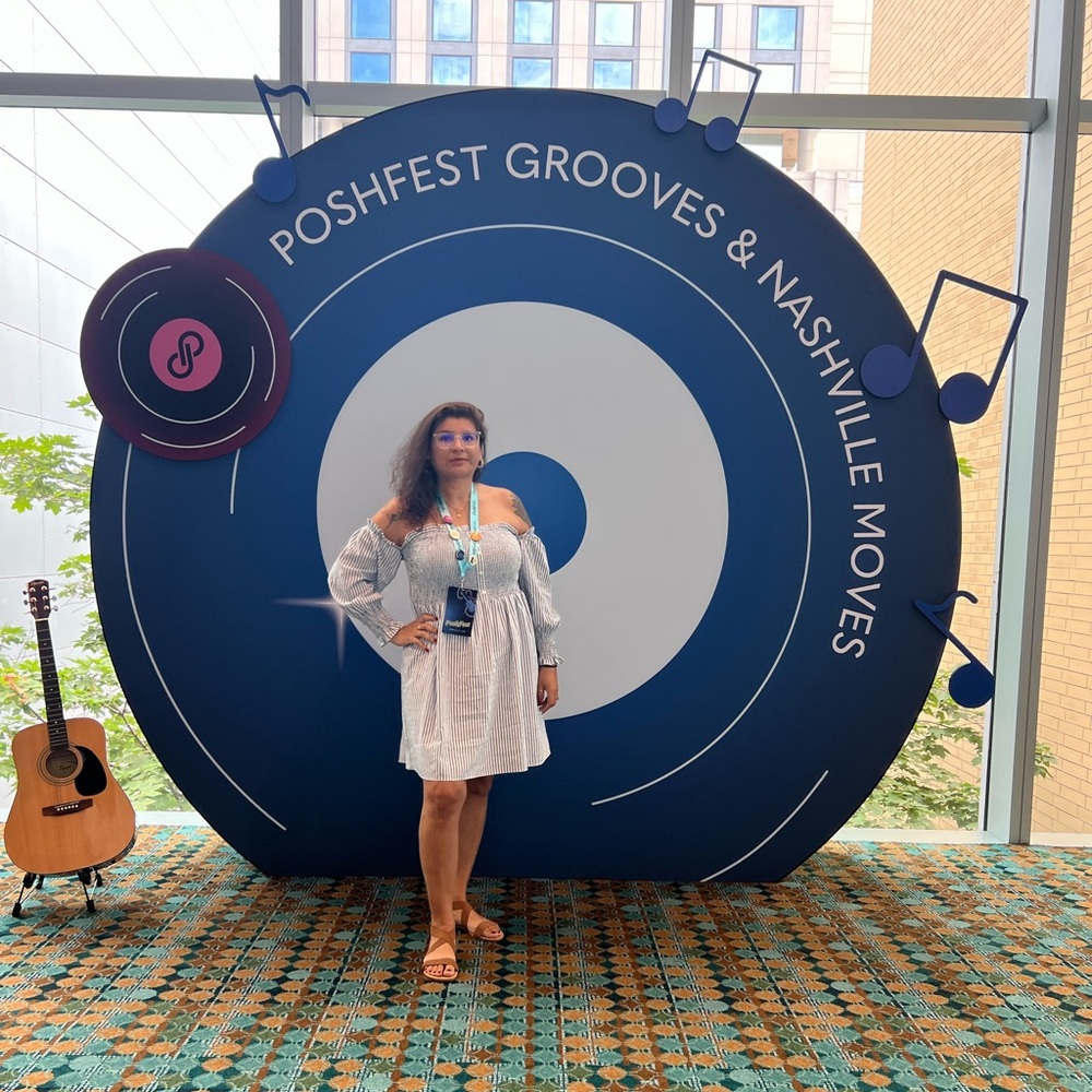 Missmonicafinds is LIVE! LIKE THIS LISTING ❤️ - Picture 5 of 11